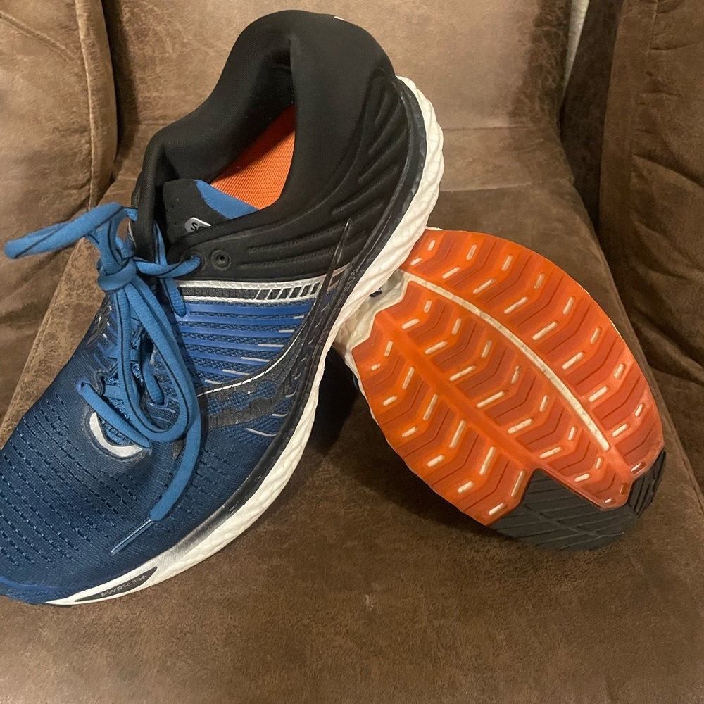 Saucony Men's Triumph 17 Navy and Black Athletic Shoes - Picture 5 of 5